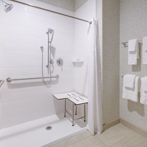 Standard Queen Room Two Queen Beds Mobility Accessible Tub